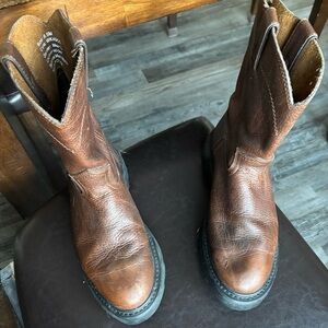 Men's 9.5 Justin WK4905 Tan Light Duty Work boot- non steel toed.